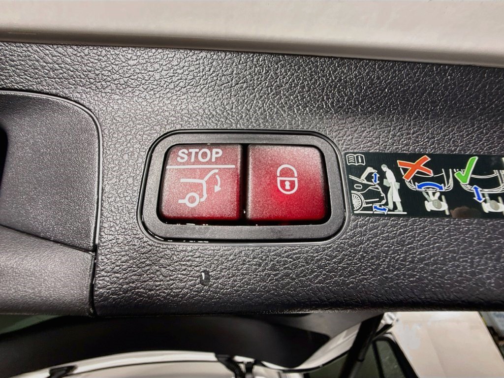 Used 2025 Mercedes-Benz GLS 450 4MATIC image 45