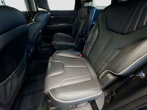 Used 2023 Hyundai Palisade Limited FWD image 13
