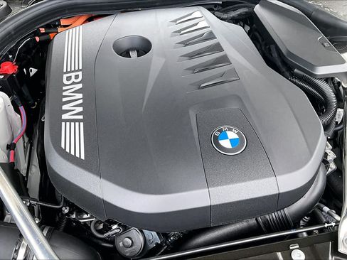 New 2027 BMW 550e xDrive AWD/4WD image 17
