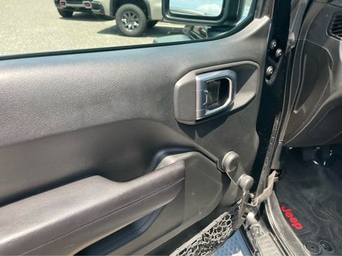 Used 2018 Jeep Wrangler Unlimited Sport AWD/4WD image 28