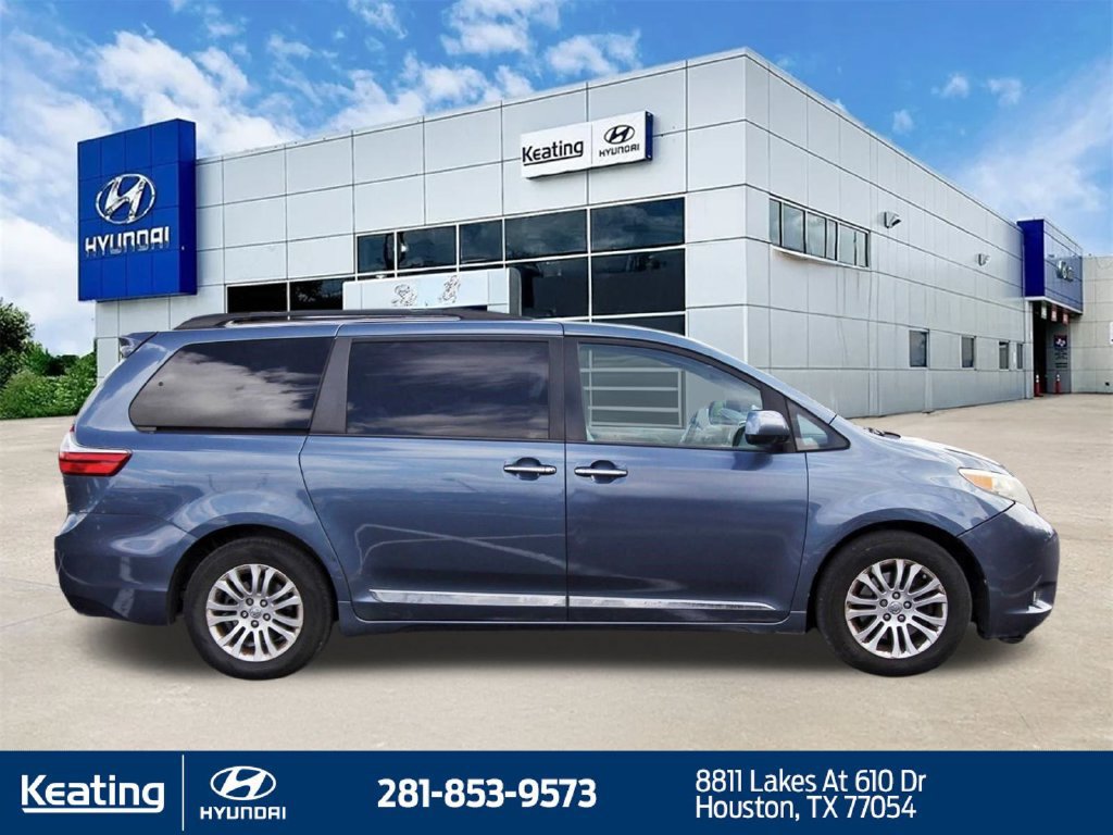 Used 2015 Toyota Sienna XLE FWD image 4