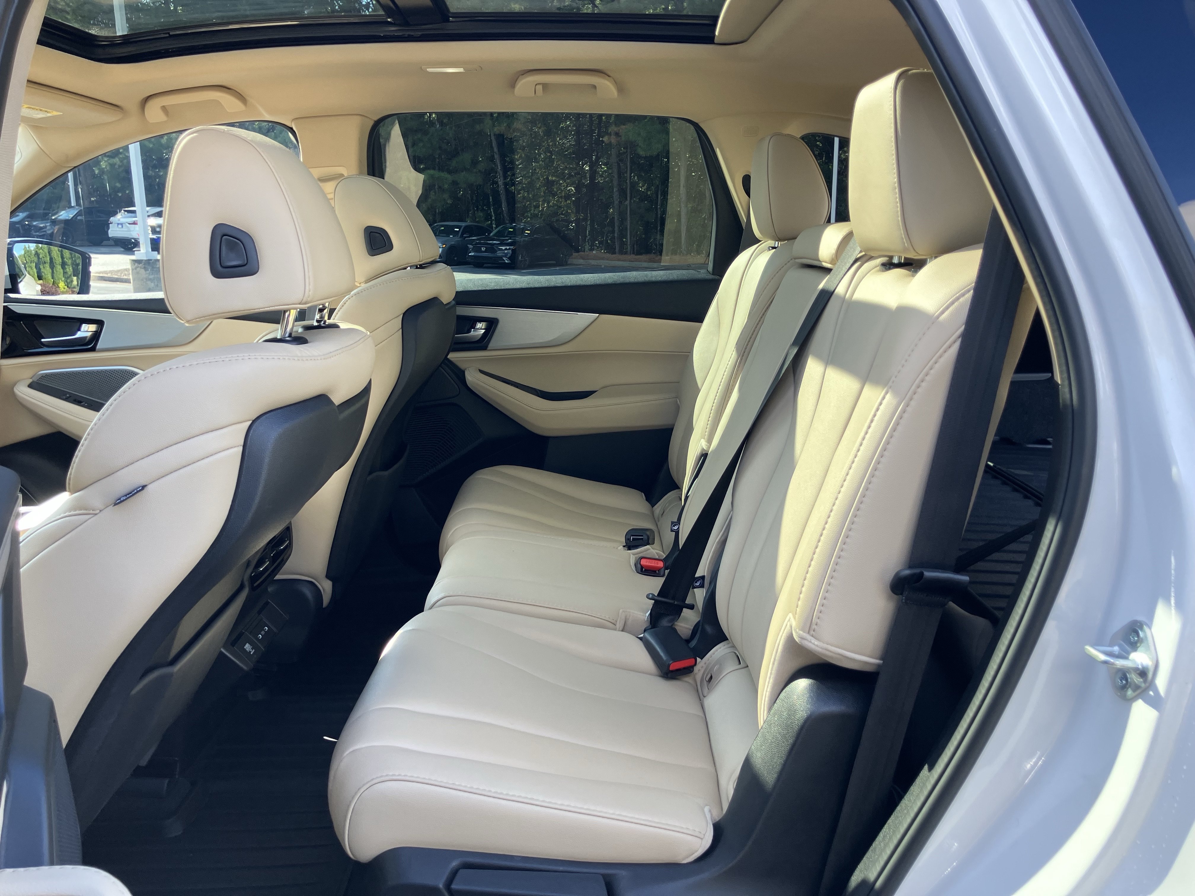 Used 2025 Acura MDX FWD image 32
