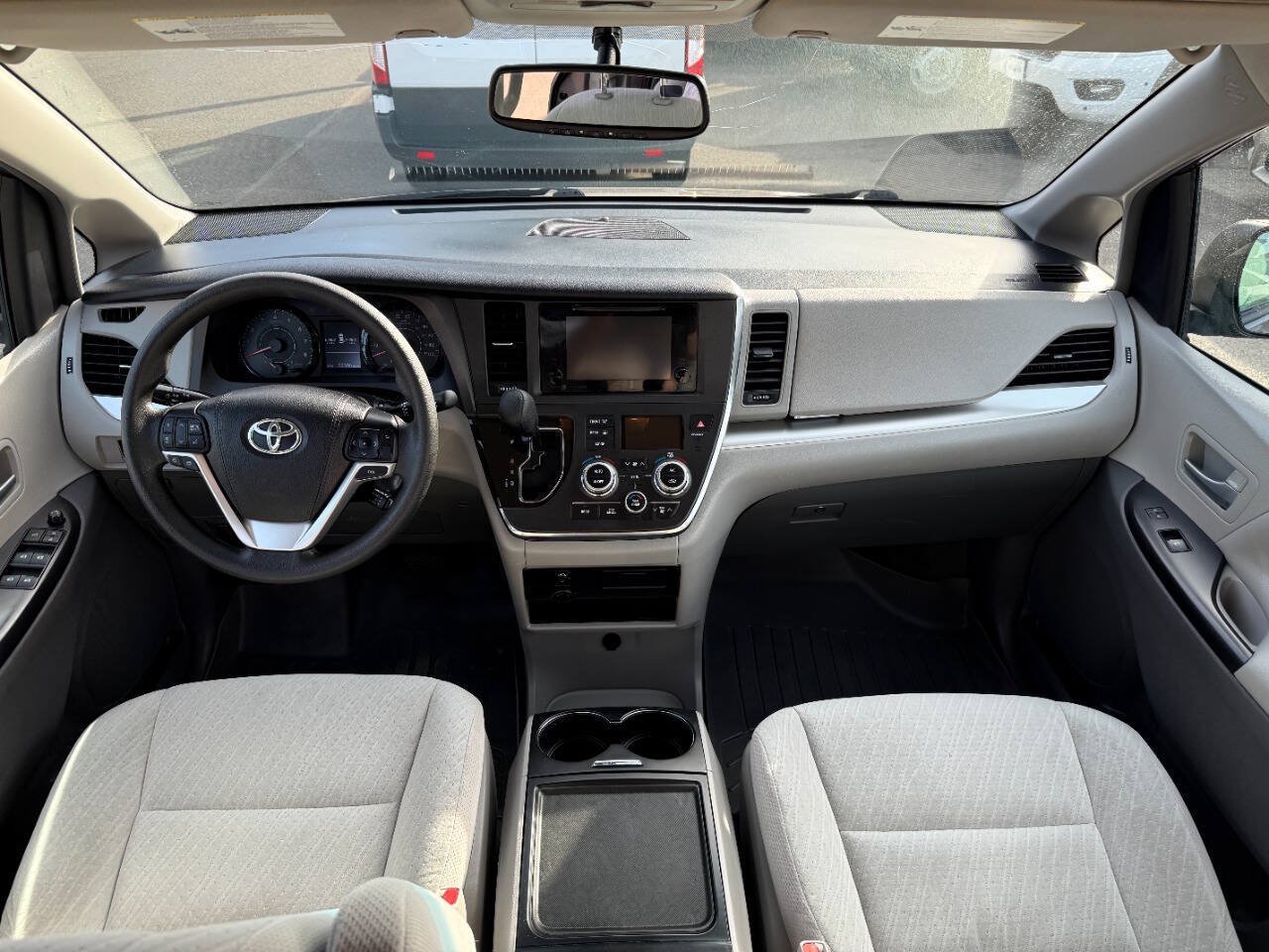 Used 2017 Toyota Sienna LE FWD image 24