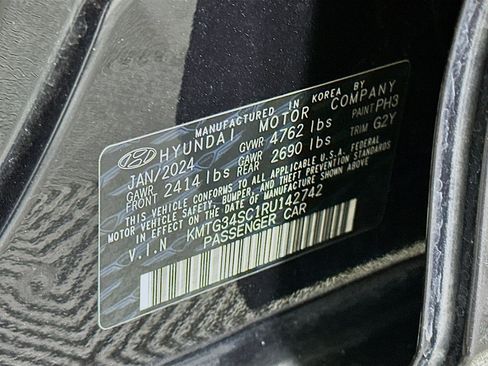 Used 2024 Genesis G70 2.5T RWD image 12