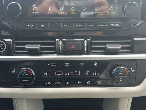 Used 2022 Nissan Pathfinder SL image 25