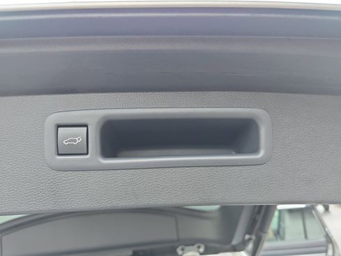 Used 2023 Toyota Highlander XLE image 14