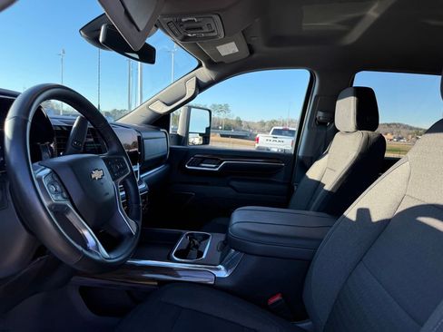 Used 2024 Chevrolet Silverado 3500 LT w/ Convenience Package image 9