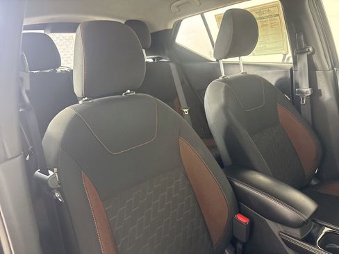 Used 2022 Nissan Kicks SR image 25