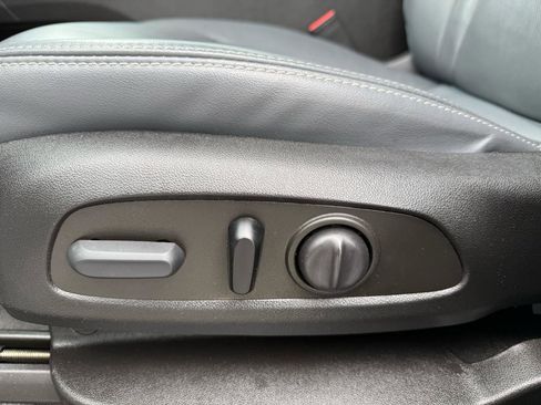 Used 2021 Buick Enclave Essence w/ Sport Touring Edition FWD image 12