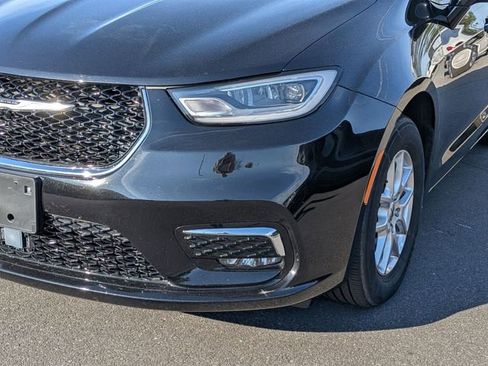 Used 2024 Chrysler Pacifica Touring-L image 10