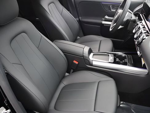 Used 2025 Mercedes-Benz GLA 250 4MATIC image 17