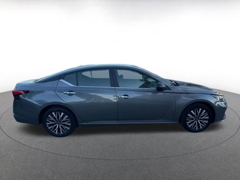 Used 2025 Nissan Altima 2.5 SV image 16