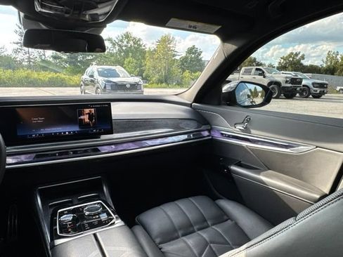 Used 2025 BMW 740i xDrive AWD/4WD image 80