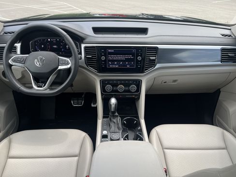 Certified 2023 Volkswagen Atlas SEL R-Line AWD/4WD image 10