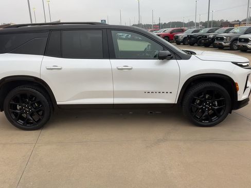 Used 2024 Chevrolet Traverse RS w/ LPO, Floor Liner Package image 2