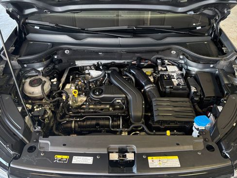 Used 2025 Volkswagen Taos SE image 37