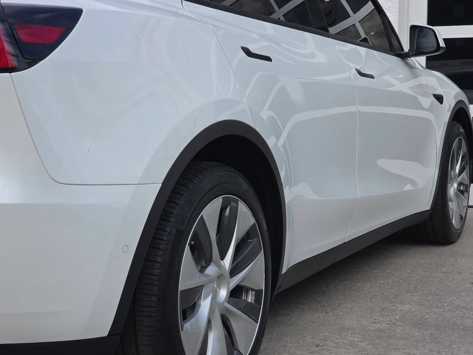 Used 2022 Tesla Model Y Long Range AWD/4WD image 36