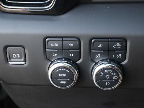 Used 2024 GMC Sierra 2500 AT4 w/ AT4 Premium Plus Package AWD/4WD image 31