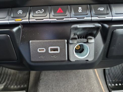 Used 2022 Chevrolet Silverado 1500 Custom w/ Safety Confidence Package image 20