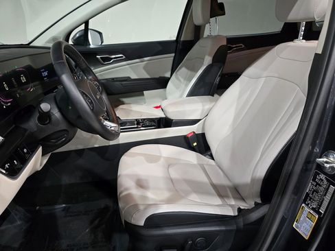 Used 2024 Kia Sportage EX image 19