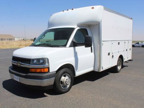 Used 2017 Chevrolet Express 3500 image 9