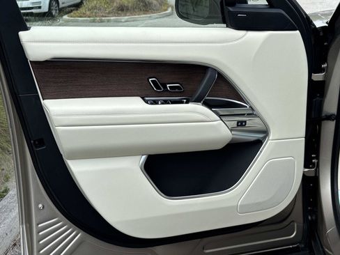 New 2026 Land Rover Range Rover Long Wheelbase SE AWD/4WD image 19