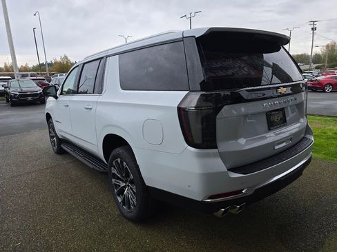 New 2026 Chevrolet Suburban High Country image 5