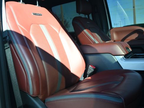 Used 2022 Ford F450 Platinum w/ FX4 Off-Road Package image 33