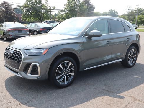 Used 2024 Audi Q5 2.0T Premium Plus w/ Premium Plus Package AWD/4WD image 2