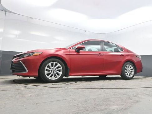 Used 2023 Toyota Camry LE image 28