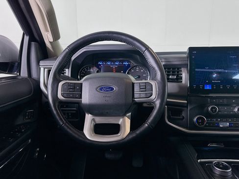 Used 2024 Ford Expedition XLT image 17