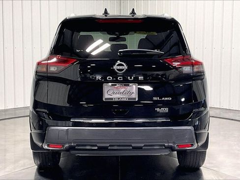 Used 2025 Nissan Rogue SL w/ Tech Package AWD/4WD image 4