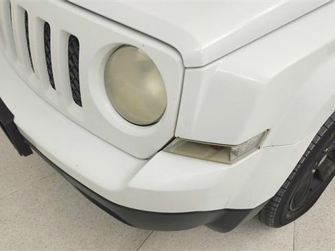 Used 2014 Jeep Patriot Limited image 28