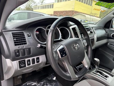 Used 2012 Toyota Tacoma 4x4 Double Cab w/ SR5 Pkg image 9
