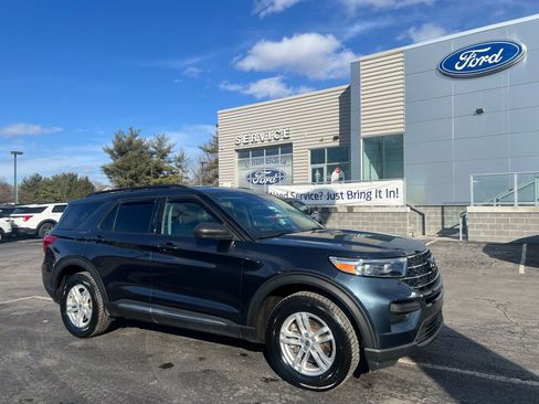 Used 2023 Ford Explorer XLT w/ Class IV Trailer Tow Package AWD/4WD image 8