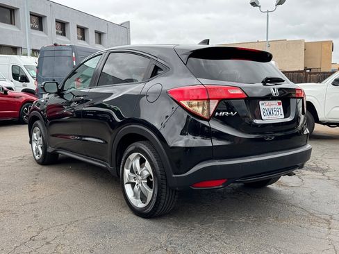 Used 2017 Honda HR-V EX image 9