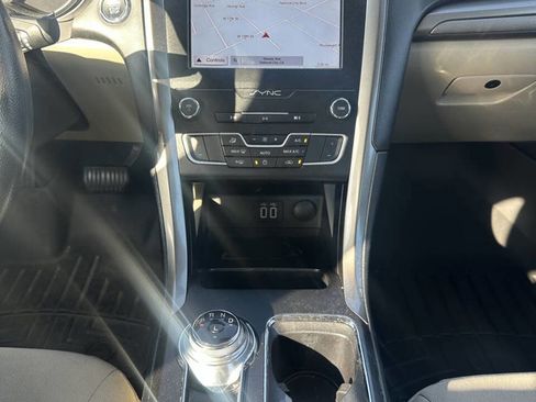 Used 2019 Ford Fusion SE image 11
