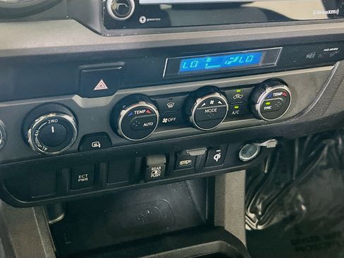 Used 2023 Toyota Tacoma TRD Sport AWD/4WD image 15