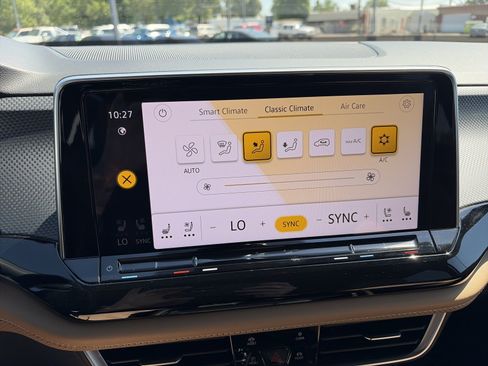 Certified 2024 Volkswagen Atlas Cross Sport SEL R-Line AWD/4WD image 28