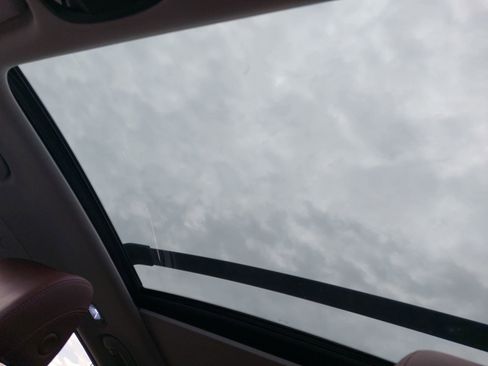 Used 2017 Kia Sorento SX image 32