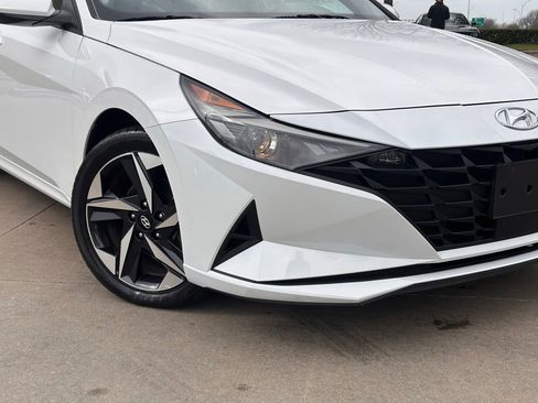 Used 2023 Hyundai Elantra SEL w/ Convenience Package image 2