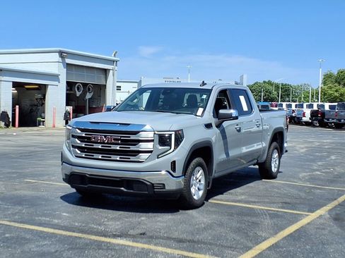 Used 2024 GMC Sierra 1500 SLE RWD image 2