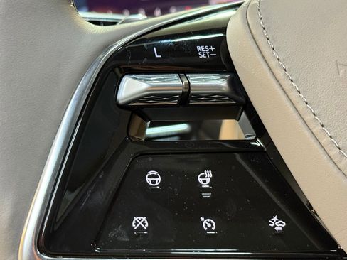 New 2025 Cadillac Escalade Sport Platinum w/ LPO, ONYX Package image 16