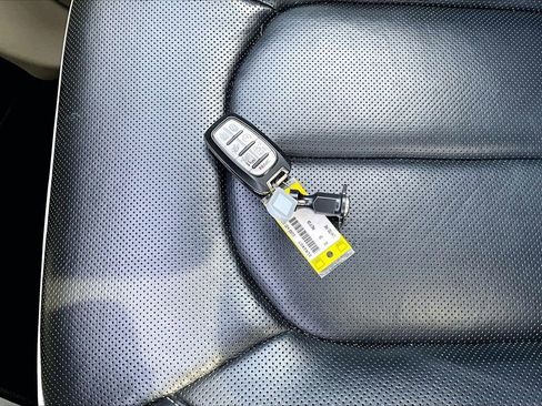 Certified 2022 Chrysler Pacifica Limited image 34