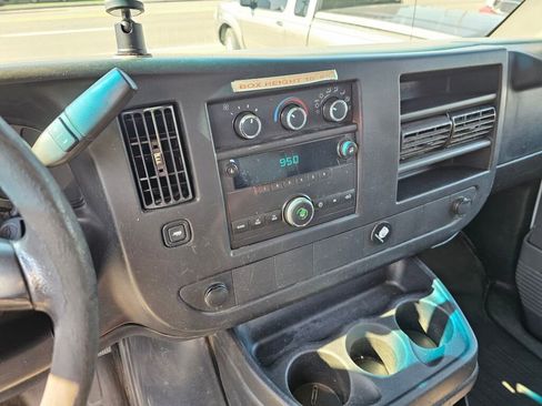 Used 2014 Chevrolet Express 3500 Extended w/ Chrome Appearance Package image 18