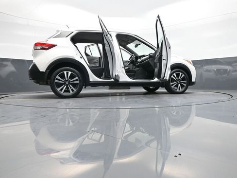 Used 2018 Nissan Kicks SV image 46