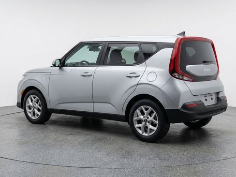 Used 2025 Kia Soul LX w/ LX Technology Package FWD image 6