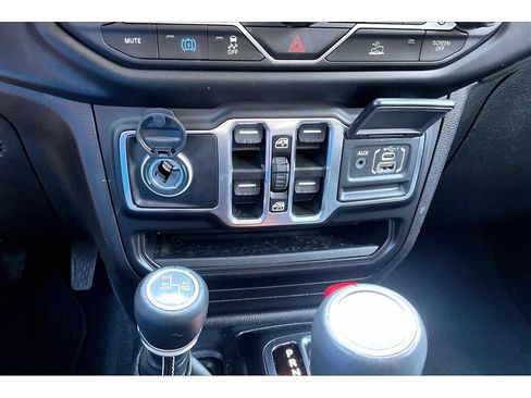 Used 2023 Jeep Wrangler Unlimited Sahara w/ Cold Weather Group AWD/4WD image 27