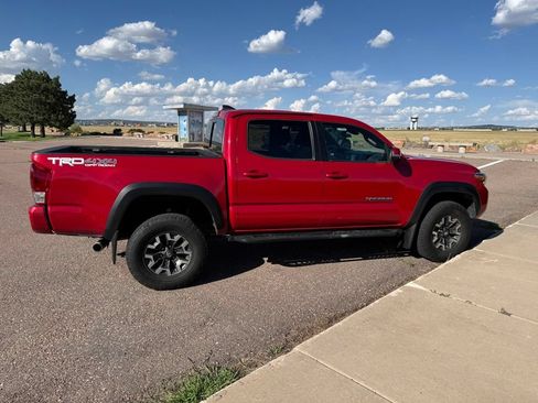 Used 2018 Toyota Tacoma TRD Off-Road w/ Technology Package AWD/4WD image 24