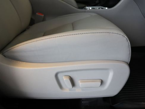 Used 2019 Toyota Highlander XLE image 36